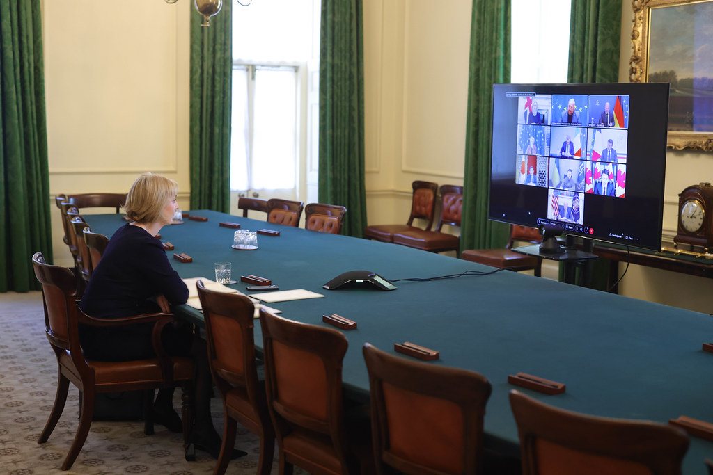 Phishing in the Age of Deepfakes: Voice Clones, Fake Video Calls and How to Verify