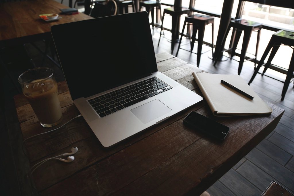 How Small Businesses Are Really Using Generative AI